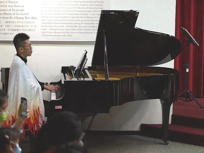 piano instrument