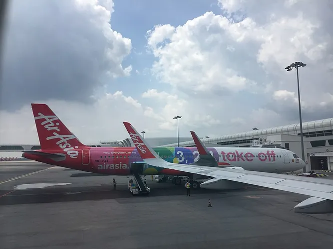 airport airplane