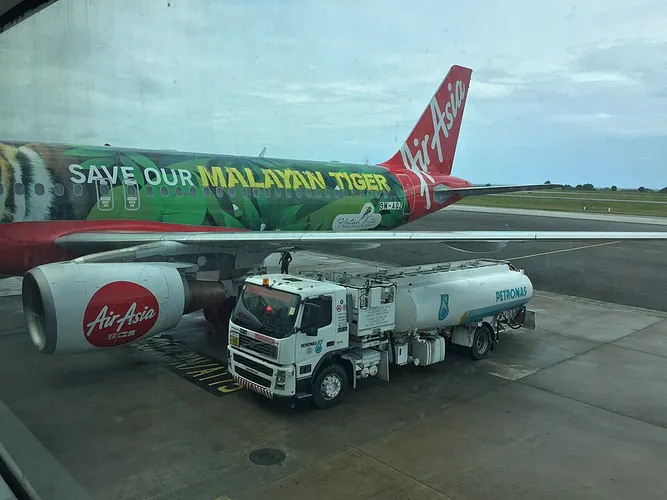 airport airplane